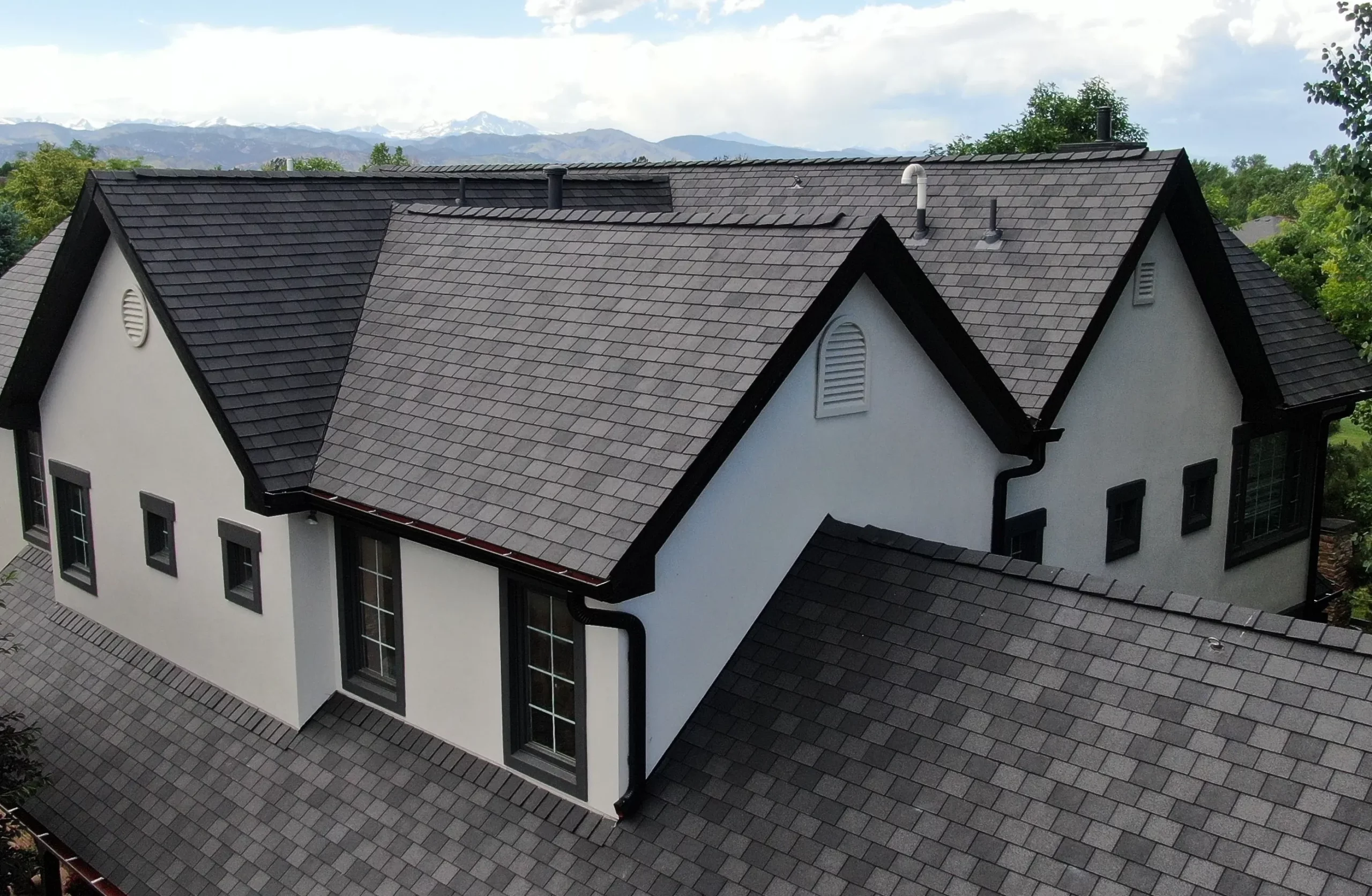 Read more about the article How Long Does A Slate Roof Last (Things That Impact the Lifespan)